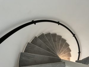 zwart-baluster-RVS-spiltrapleuning-dragers